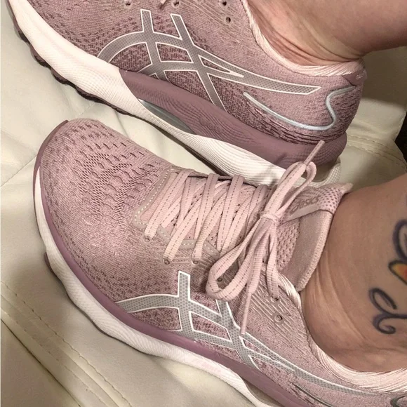 Women’s size 8 (US) ASICS Gel Nimbus 24. - Picture 5 of 10